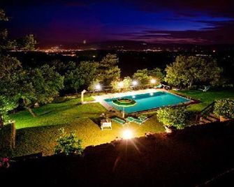 Amazing view on the Tuscan hills between Florence, Siena and Arezzo - Pian di Scò - Bazén