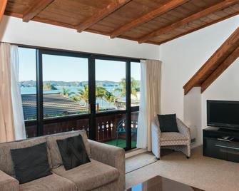 Swiss Chalet Lodge Motel - Paihia - Stue