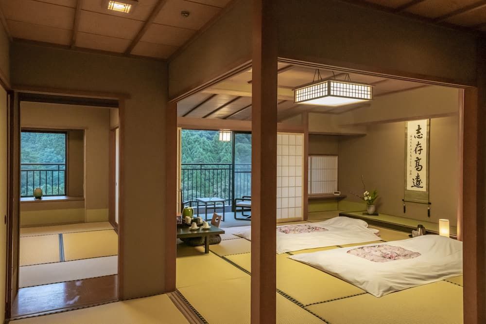 Yamanaka Onsen Hanatsubaki - Kaga