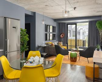 Trendy Woodstock Wex Apartment - Cape Town - Dining room