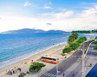May Ngu Sac - Iridescent Clouds Hotel - Nha Trang