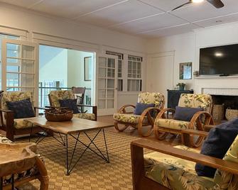 Historic Upcountry Maui Property With Pool, 7Bedrooms, Sleeps 16 - Makawao - Salon