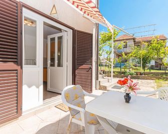Apartments Karneol - Біоград-на-Мору - Патіо