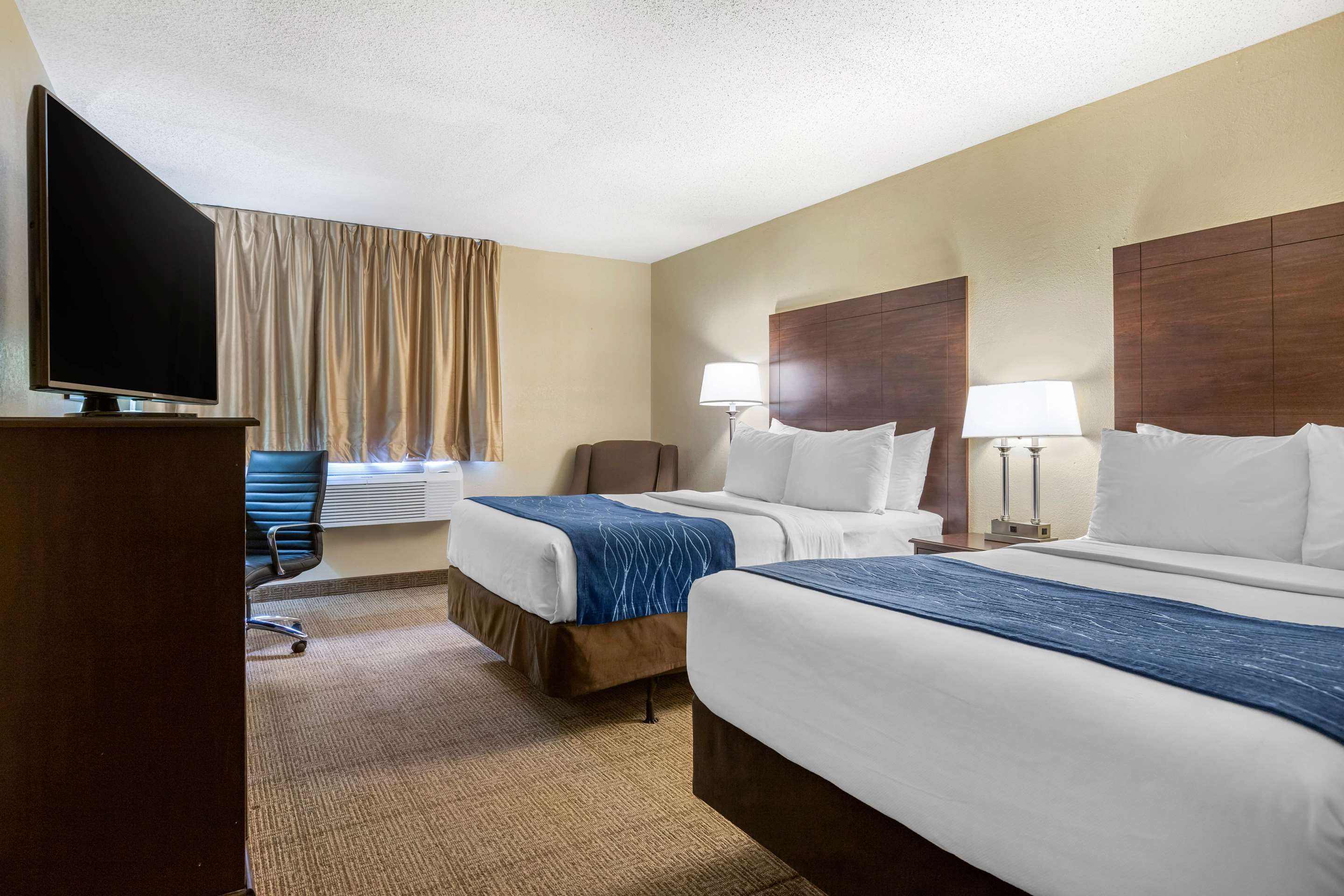 Comfort Inn Grand Rapids Airport thumbnail 3