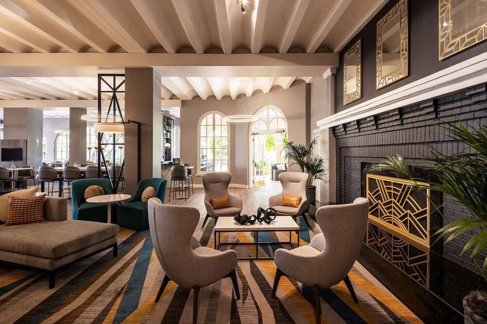 2 Queen Beds & Gorgeous Sunset Views! Pet Friendly, Free Parking! - Chandler - Lounge