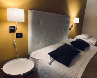 A due passi dal ponte - Tarento - Habitación