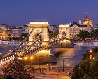 Equity Point Budapest - Budapest - Vista del exterior