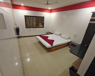 Hotel Vishal - Near Surat Railway Station - 蘇拉特