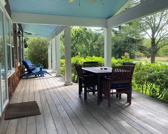 Quintessential Farmhouse in Springs - East Hampton - Patio