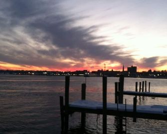 Thames Inn and Marina - Groton - Udsigt