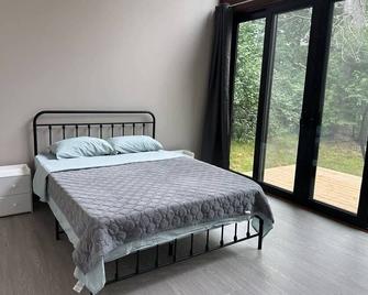 3-bedroom Lakefront Villa #6 - Lakefield - Bedroom