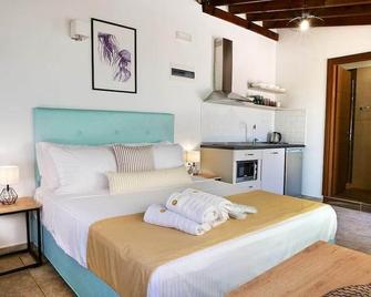Komitsa Luxury Apartments - Nea Roda - Bedroom