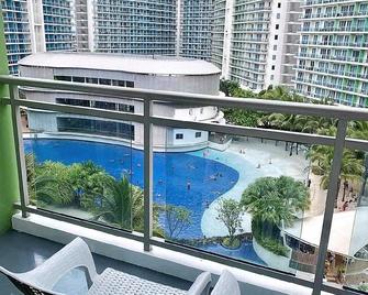Stay@Azure Urban Beach Residents - Manila - Balkon