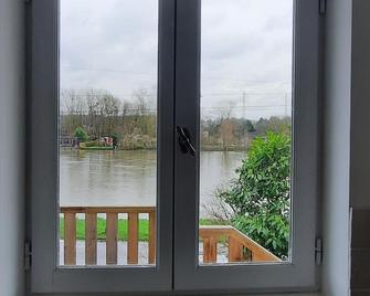Petit Appartement Cocooning vue sur L'eau - Samois-sur-Seine - Balcon