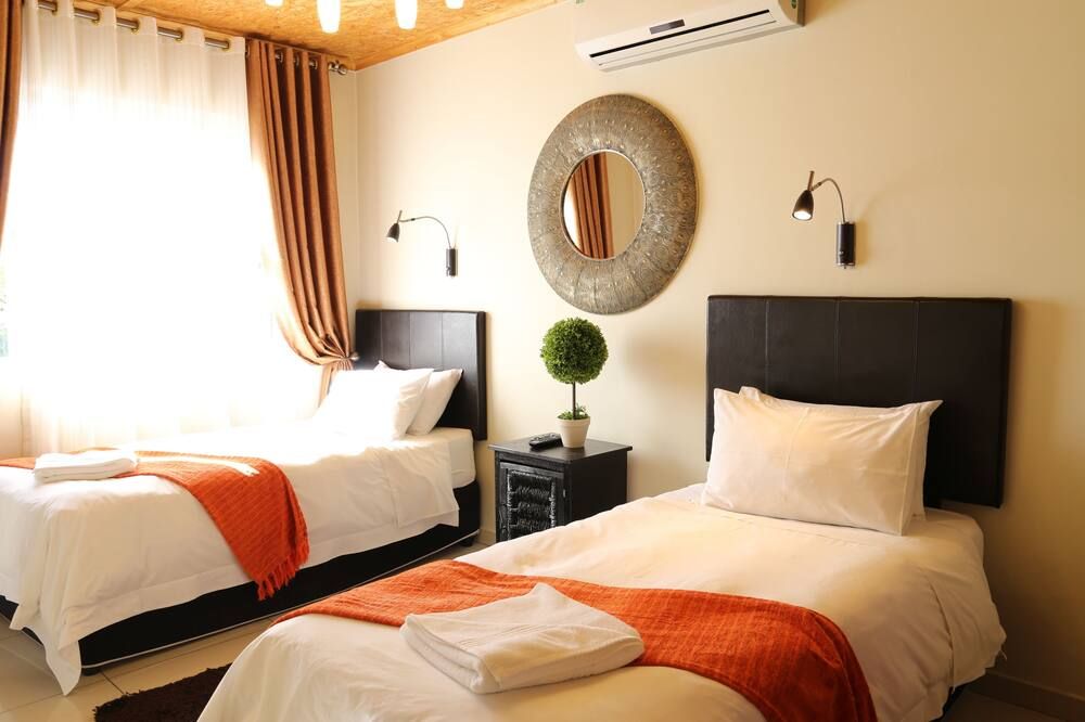 Tillas Guesthouse - ווינדהוק - חדר שינה