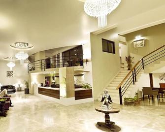 Club Denovo - Butwāl - Lobby
