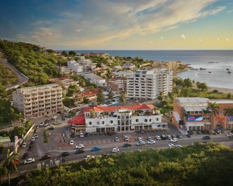 Commodore Suites, SureStay Collection by Best Western - Simpson Bay - Gebouw