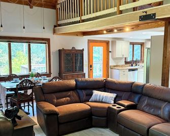 Modern Quiet Cabin Retreat - Southbridge - Sala de estar