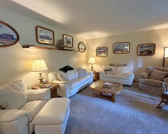 North Country Retreat - Saint Ignace - Living room