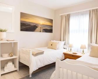 Jeffreys Bay Beach Accommodation - Jeffrey's Bay - Спальня