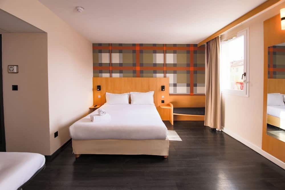 إيسي هوتل نايس أولد تاون