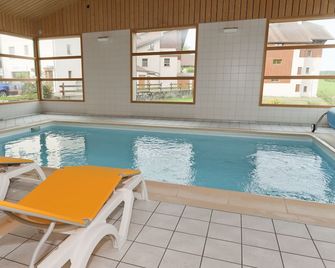 Hôtel Restaurant Etoile des Neiges Piscine Jacuzzi Sauna Massage Salle de Jeux - Métabief - Pool