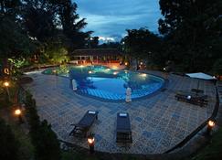 Green Tropical Village Hotel & Resort - Tanjung Pandan - Pool