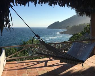 Private Oceanside Beach Retreat - Unplug and Relax - Yelapa - Balcone