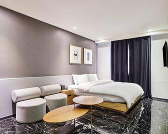 Seesun Hotel Gimpo Airport - Seoul - Bedroom