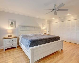 Family Home w/ Pool, Dining Room, and Golf View! - North River Shores - Bedroom