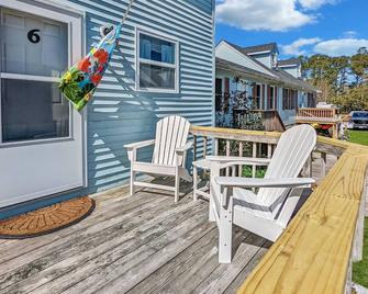 Heron Landing - In town, coastal cottage! - Chincoteague - Patio