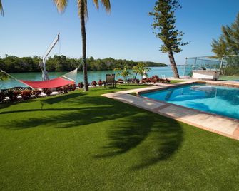 Ocean Side Waterfront Exclusive Affordable Home - Pool , Tennis, Fishing & Golf - Marathon - Pool