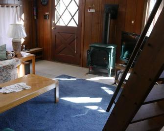 Cozy apartment with fantastic views 5 miles from Jay Peak - Montgomery Center - Living room