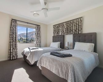 Elm Cottage Tumut - YellowBox a 4 bedroom Accessible Cottage with river views - Tumut - Спальня