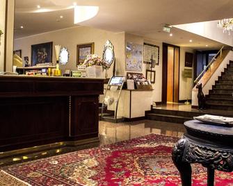 Hotel Bristol - Milan - Front desk