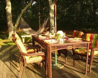 Light & Airy West Tisbury home on 3 private acres,/amenities - West Tisbury - Patio