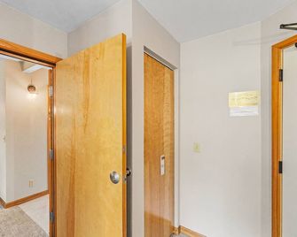 Snowstorm Studio on Icicle Village - Leavenworth - Hallway