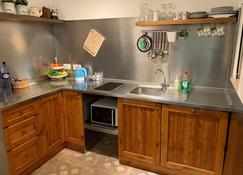 Rose Building Apartment - Cospicua - Kitchen