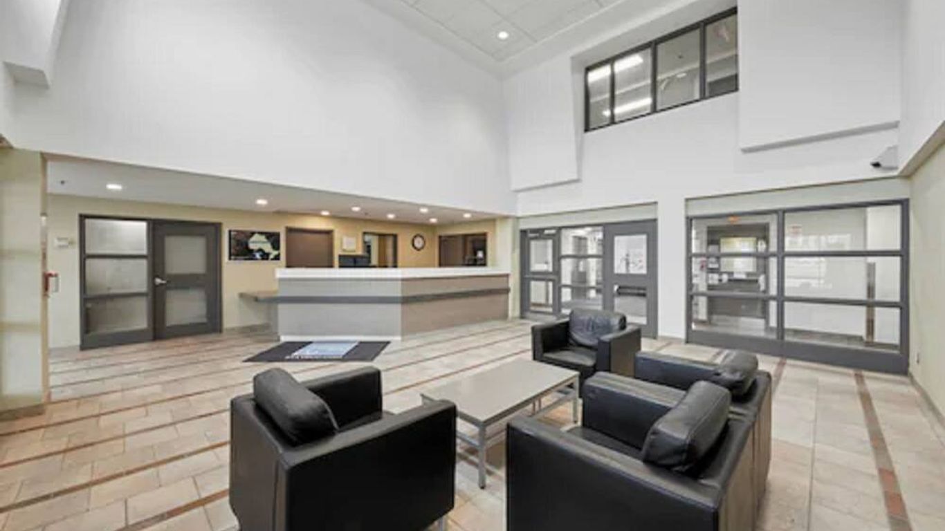 Residence & Conference Centre - King City