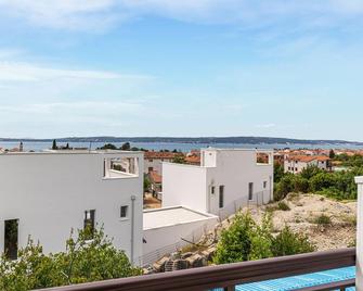 Stunning Apartment In Kastel Kambelovac With Wifi - Kastela - Außenansicht