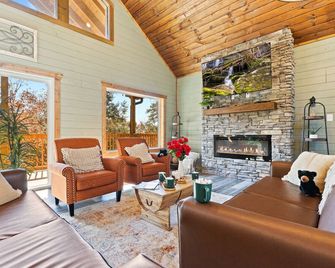 Luxe Mountain Pool Escape by Ghosal Luxury Lodging - Gatlinburg