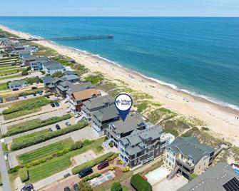 Beach Breeze: Oceanfront, Pool, Hot Tub, Elevator - Nags Head - Beach