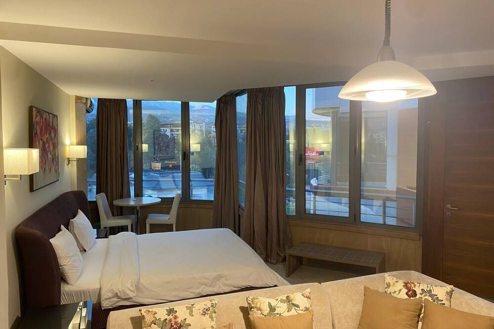 Delora Hotel and Suites