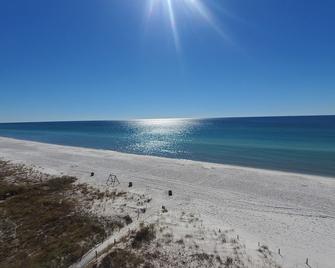 Relaxing 1Br Condo sleeps 4. Pool outside back door. Beach Access. - Panama City - Playa