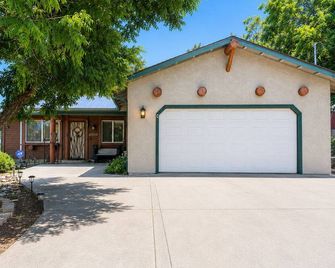 Prime Yosemite Location Hottub Family-Friendly - Oakhurst