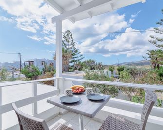Pavlos Place - Antiparos - Balcony