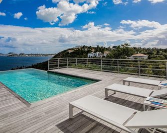 Imagine a five bedroom dream villa in St. Martin - Terres-Basses - Piscina