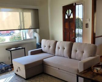 Cozy Private Home in Lakewood - Lakewood - Living room