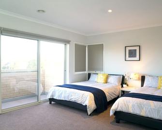 Waterfront Villa in Sanctuary Lakes - Point Cook - Bedroom