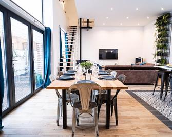 Le GROFT, a loft barn in a natural setting - Estreux - Comedor